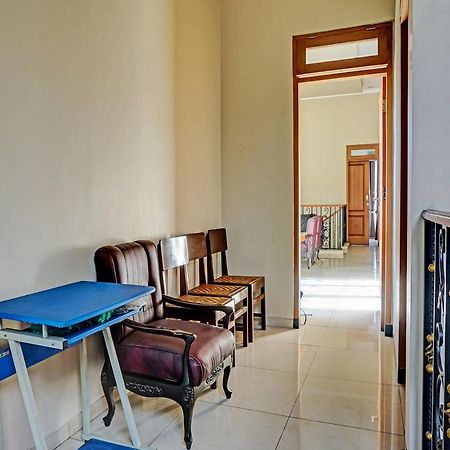Spot On 91530 Sumpil Syariah Hotel Malang Exterior foto