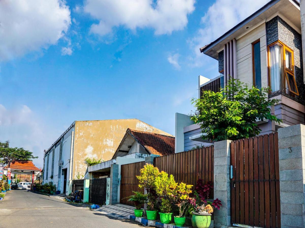 Spot On 91530 Sumpil Syariah Hotel Malang Exterior foto