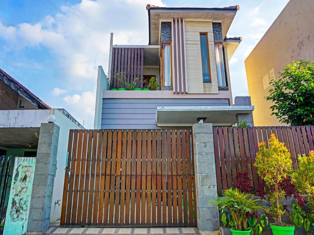 Spot On 91530 Sumpil Syariah Hotel Malang Exterior foto