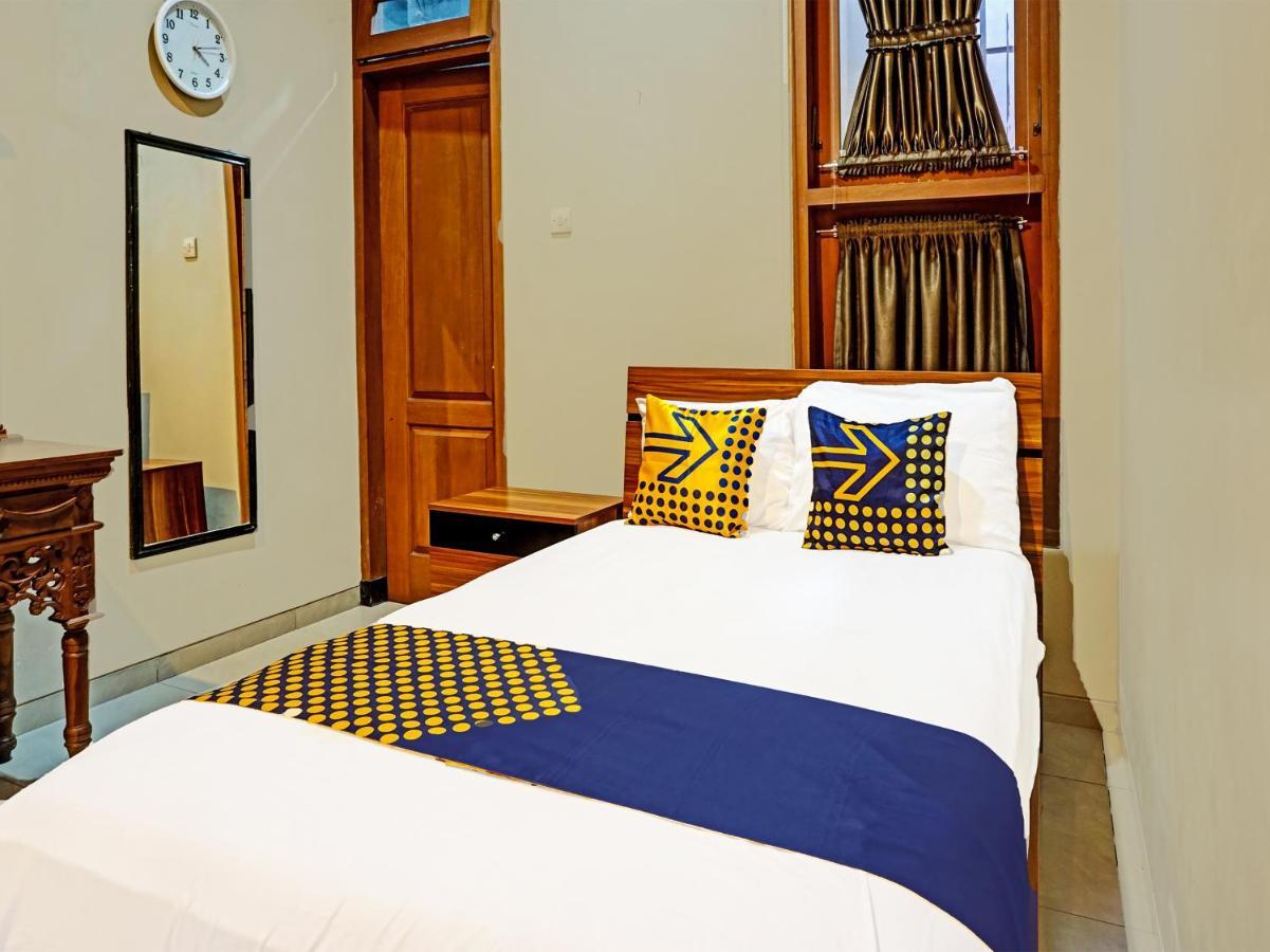 Spot On 91530 Sumpil Syariah Hotel Malang Exterior foto