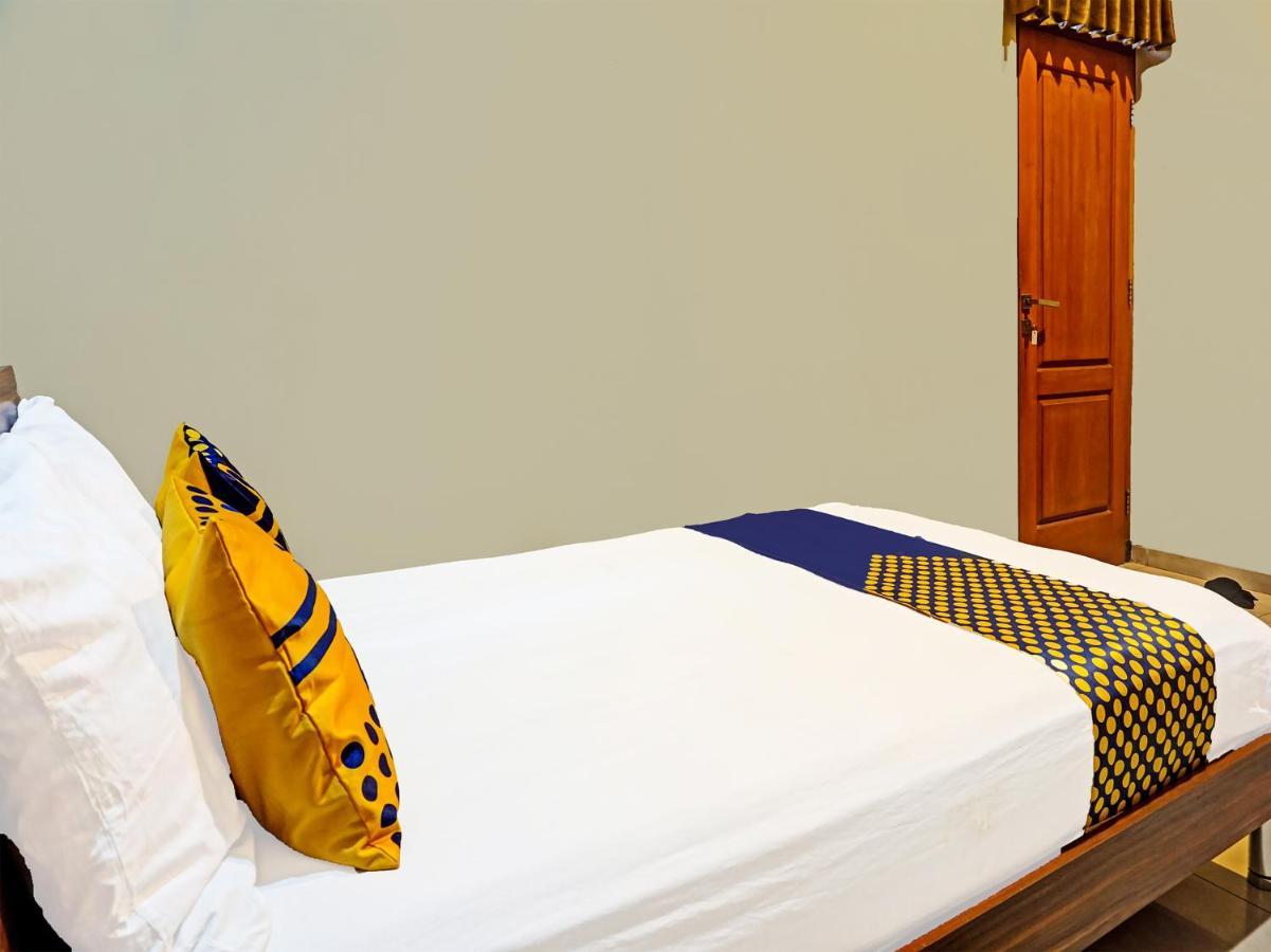 Spot On 91530 Sumpil Syariah Hotel Malang Exterior foto