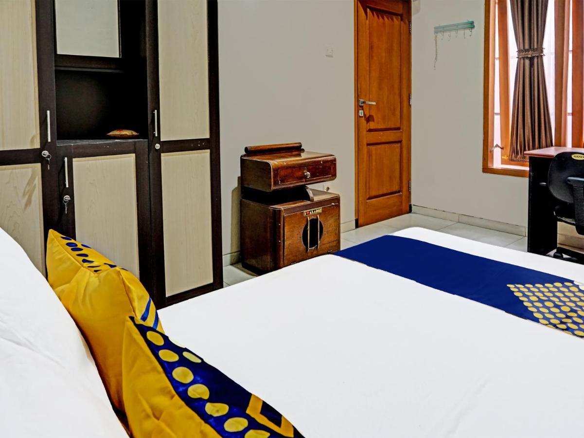 Spot On 91530 Sumpil Syariah Hotel Malang Exterior foto